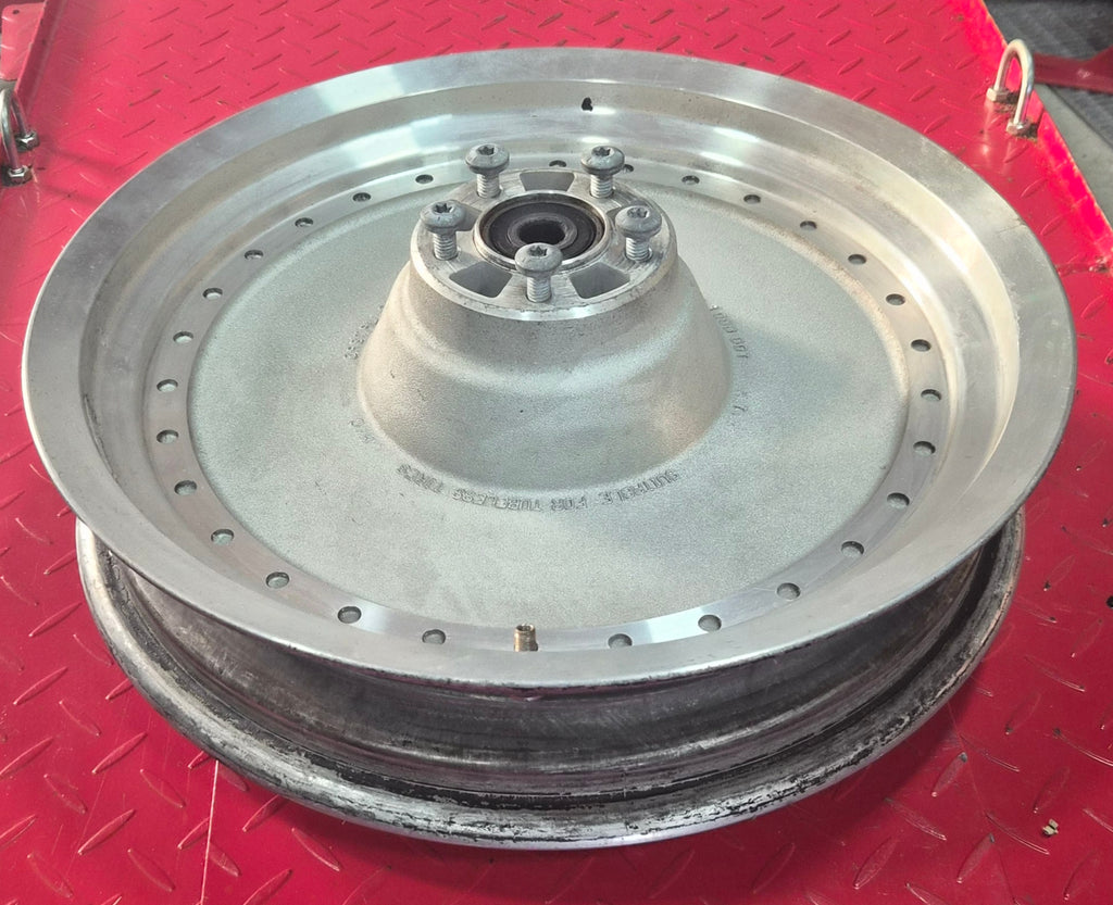 Harley Davidson FATBOY Felge hinten Silber gebraucht