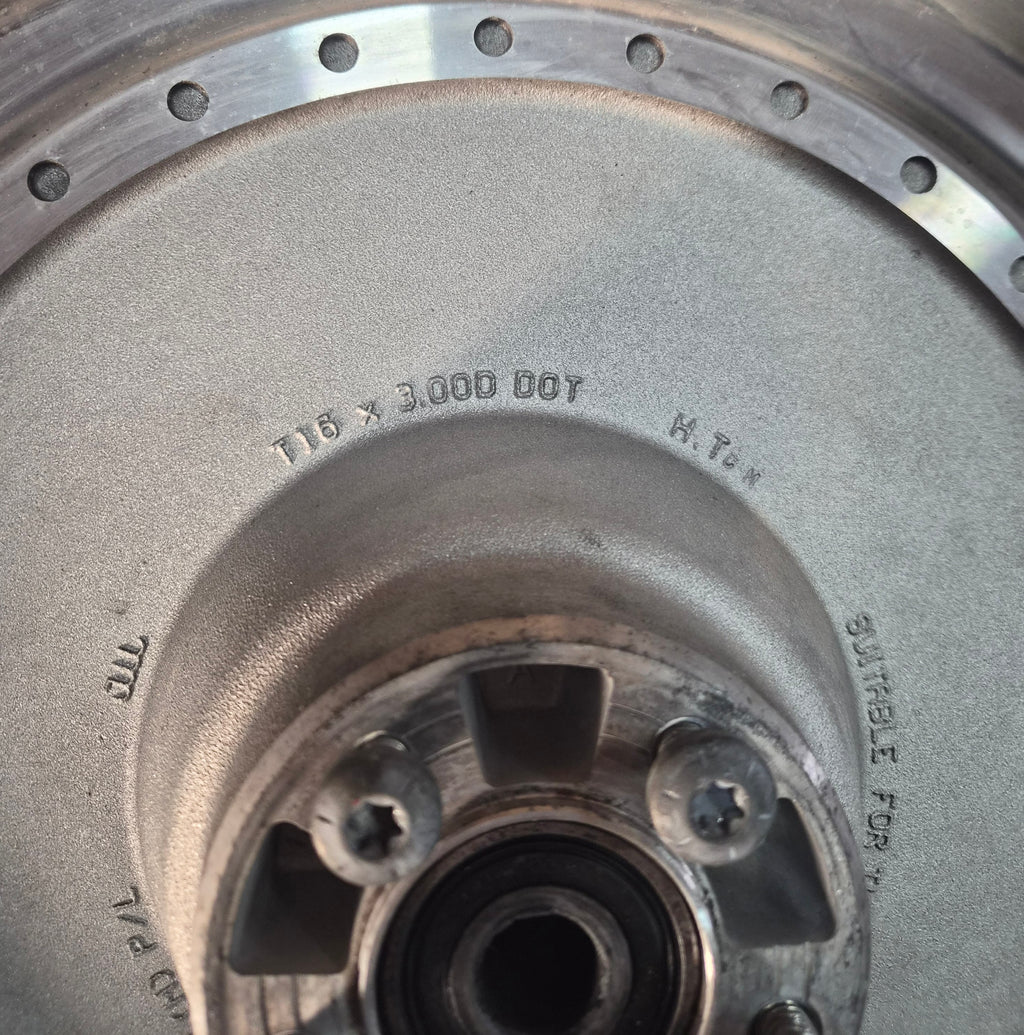 Harley Davidson FATBOY Felge hinten Silber gebraucht