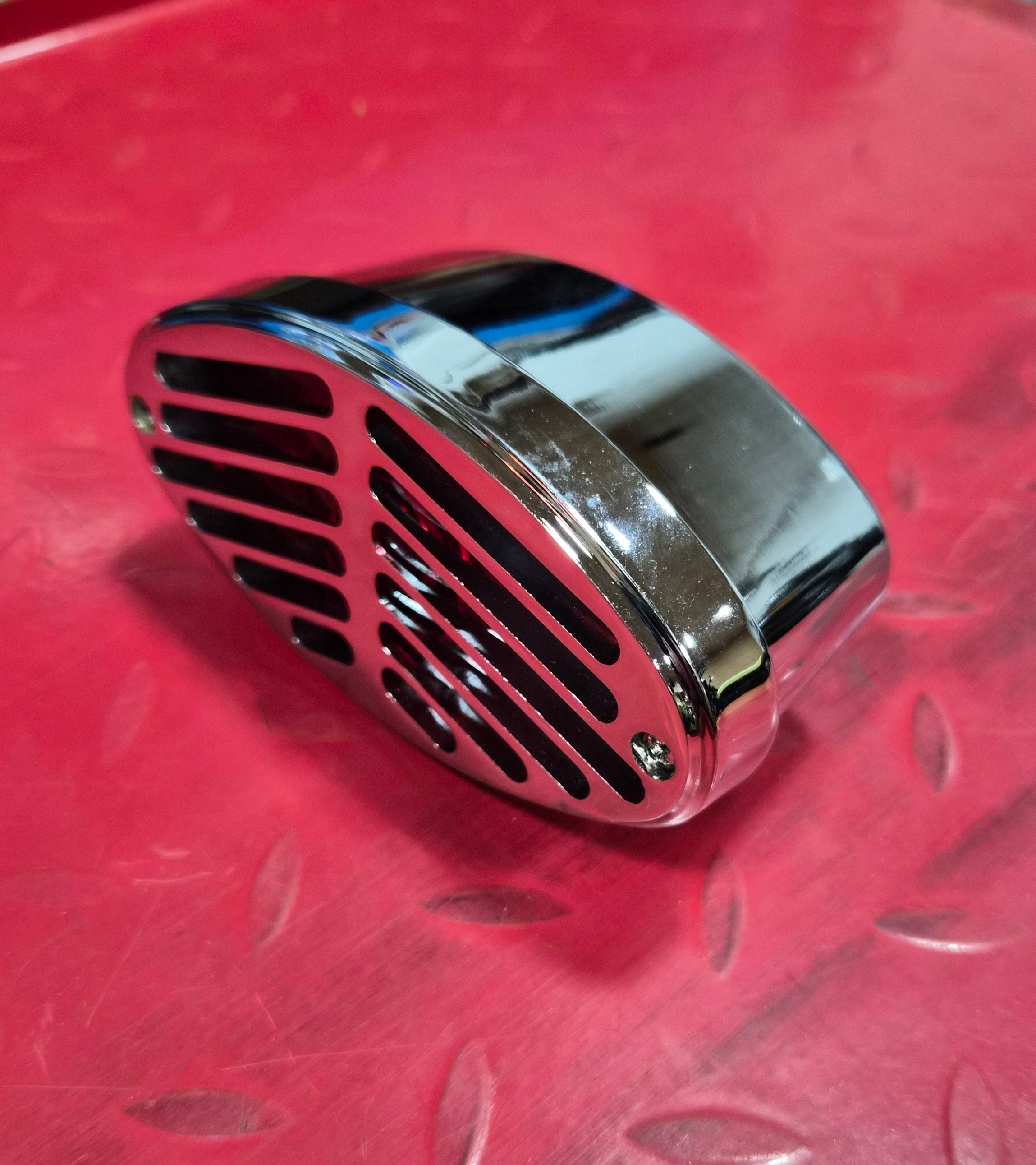 Harley Davidson Chopper Custombike Cateye Rücklicht mit Grill NEW