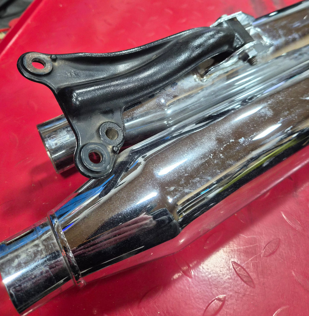 Harley Davidson FAT BOB Auspufftöpfe chrom gebraucht