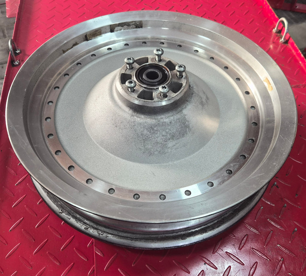 Harley Davidson FATBOY Felge vorne Silber gebraucht