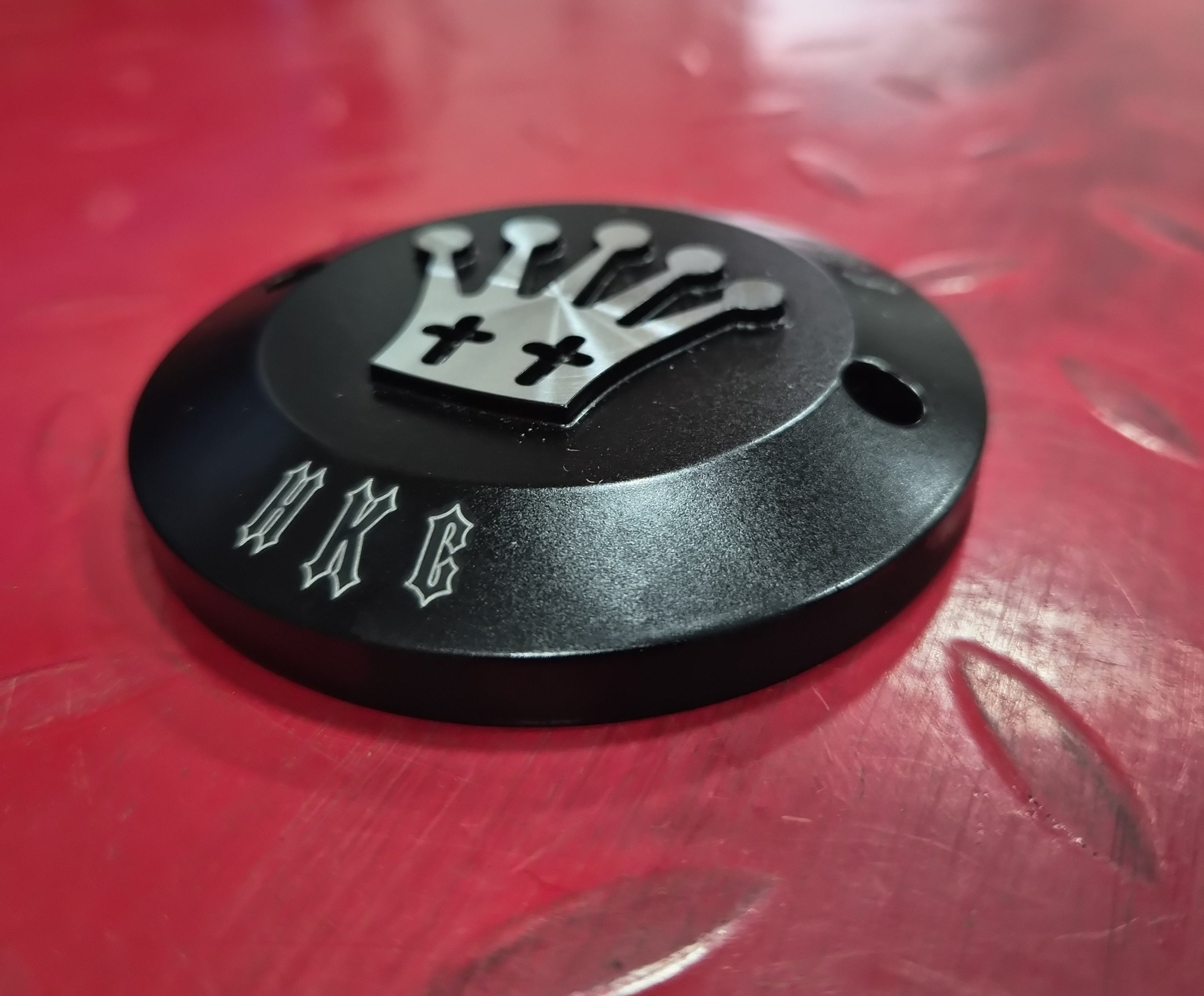 HELLS KITCHEN Pointcover "KING CRIME" für Harley Black NEW