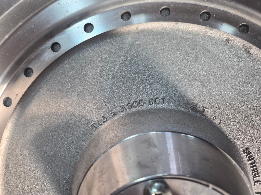 Harley Davidson FATBOY Felge vorne Silber gebraucht
