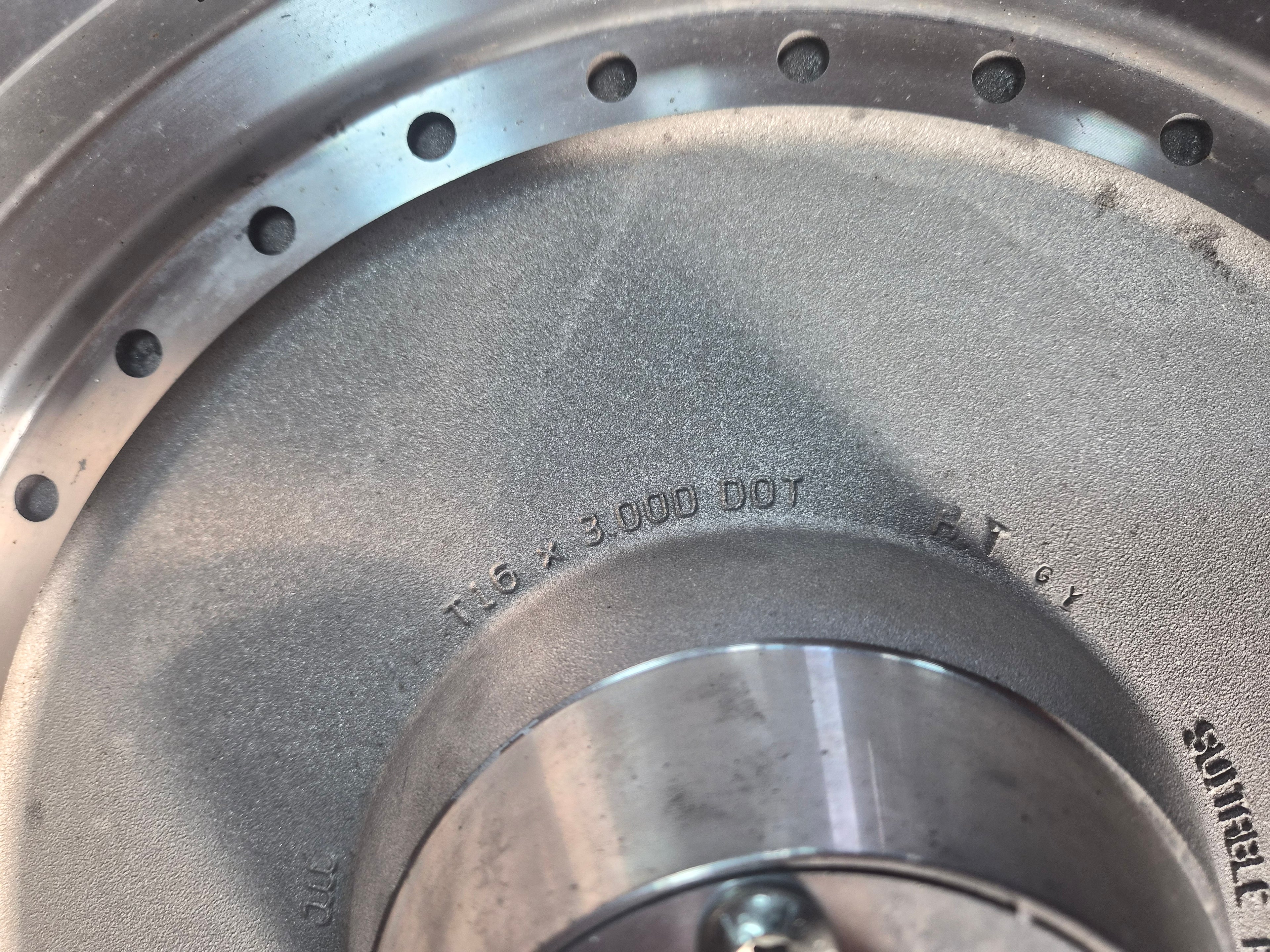 Harley Davidson FATBOY Felge vorne Silber gebraucht