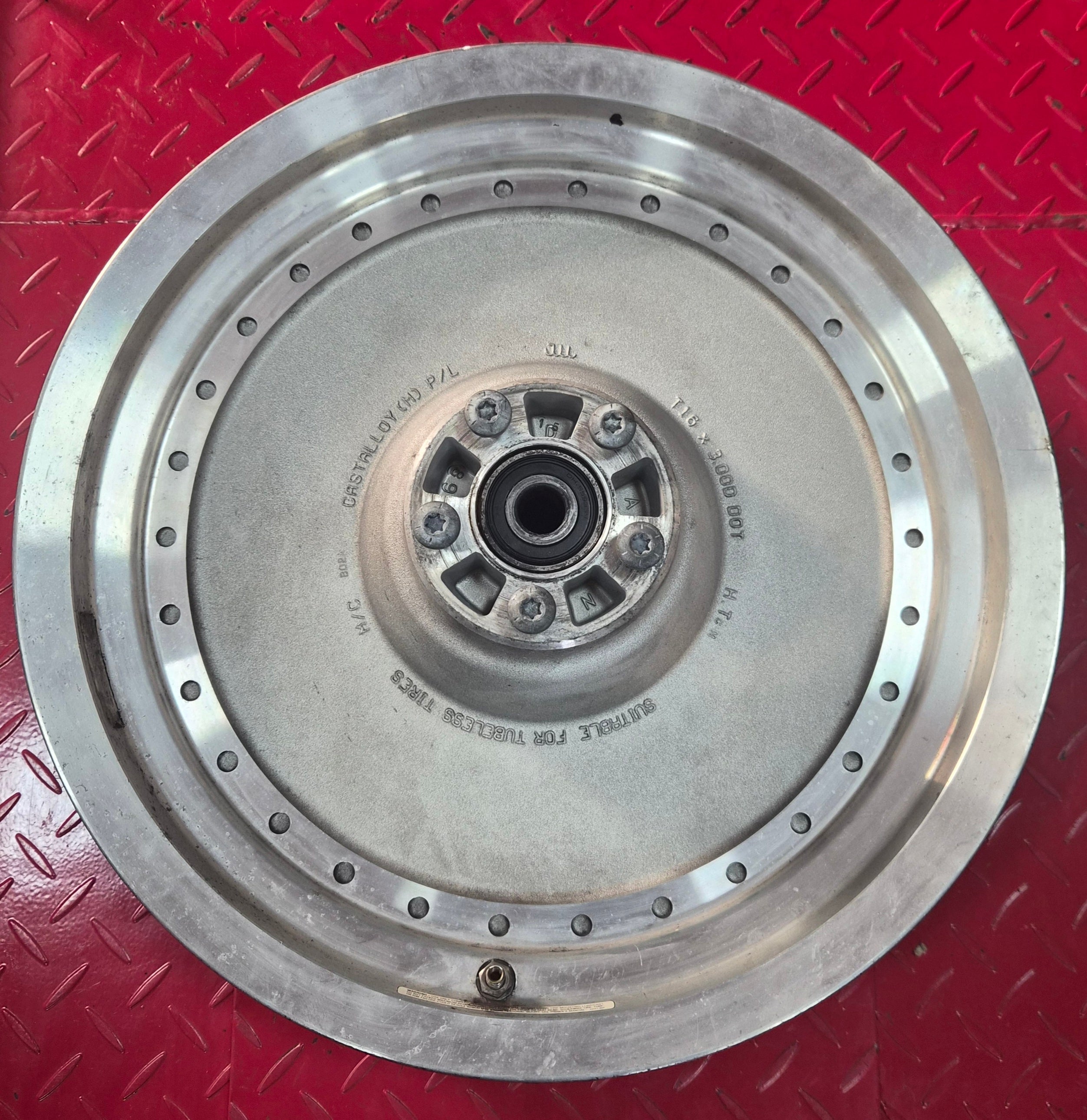 Harley Davidson FATBOY Felge hinten Silber gebraucht