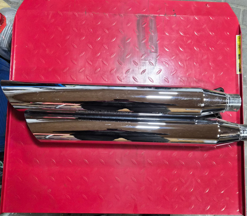 Harley Davidson FAT BOB Auspufftöpfe chrom gebraucht
