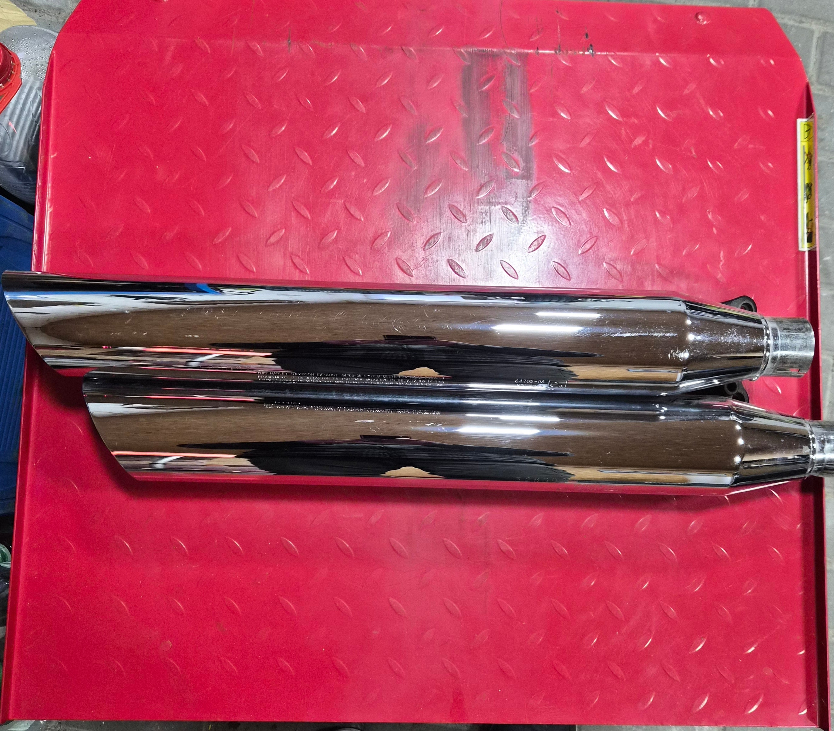 Harley Davidson FAT BOB Auspufftöpfe chrom gebraucht