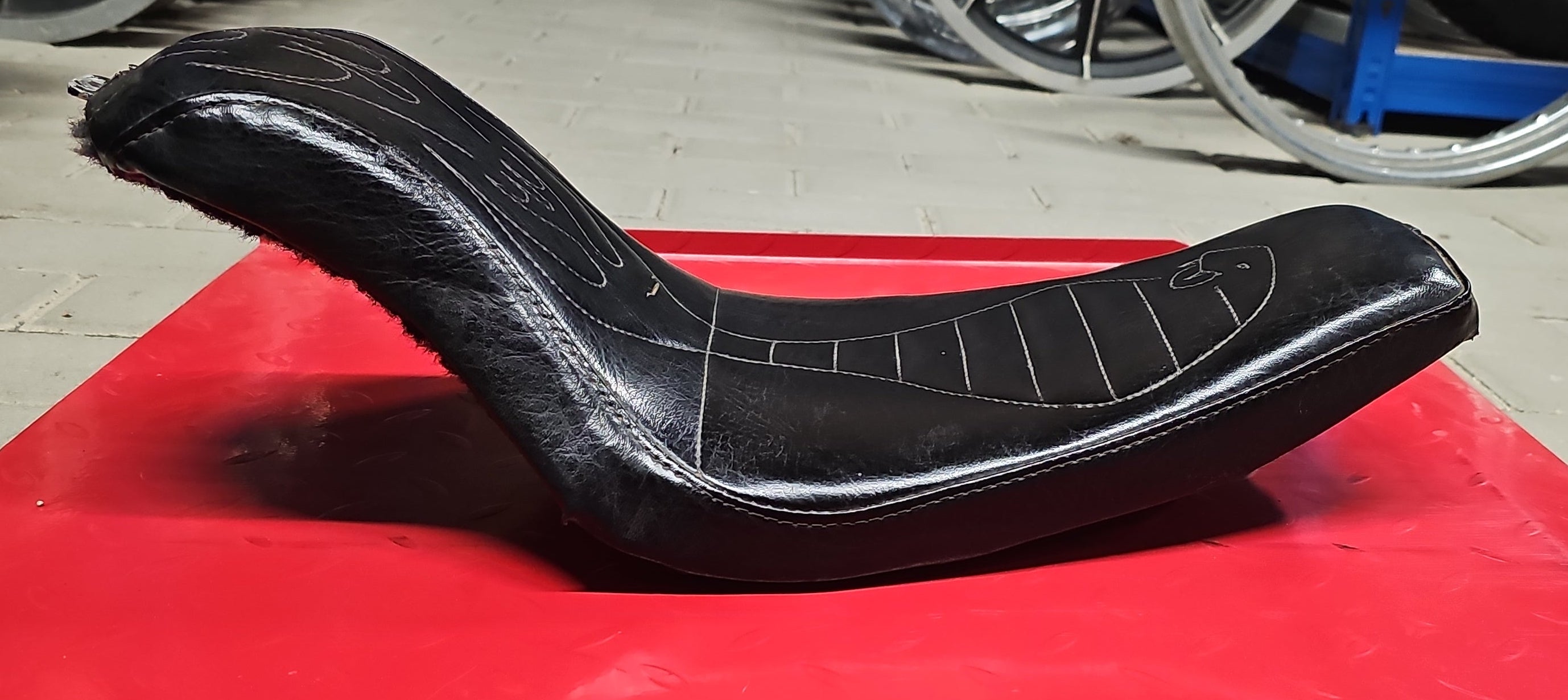Harley Davidson Chopper Sitz Sitzbank Snake gebraucht