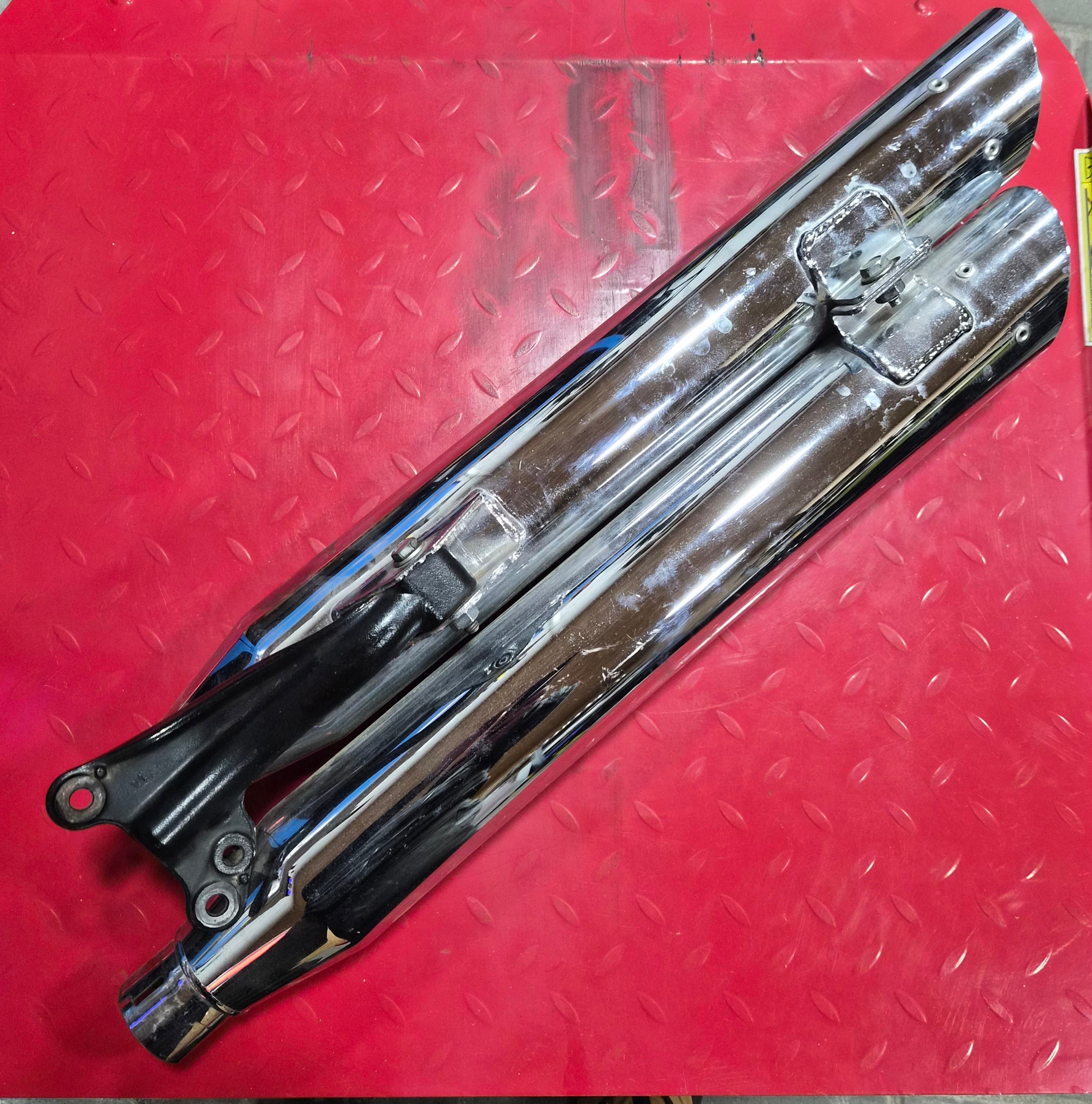 Harley Davidson FAT BOB Auspufftöpfe chrom gebraucht