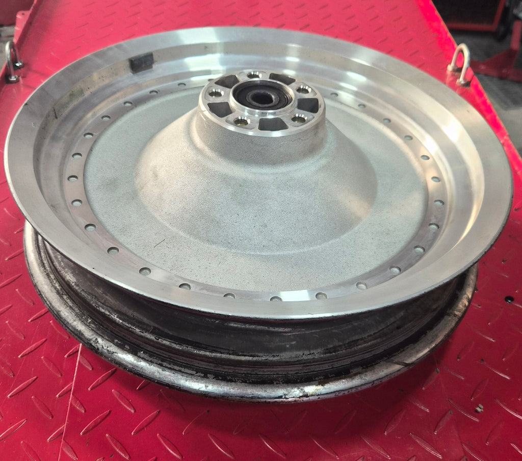 Harley Davidson FATBOY Felge hinten Silber gebraucht