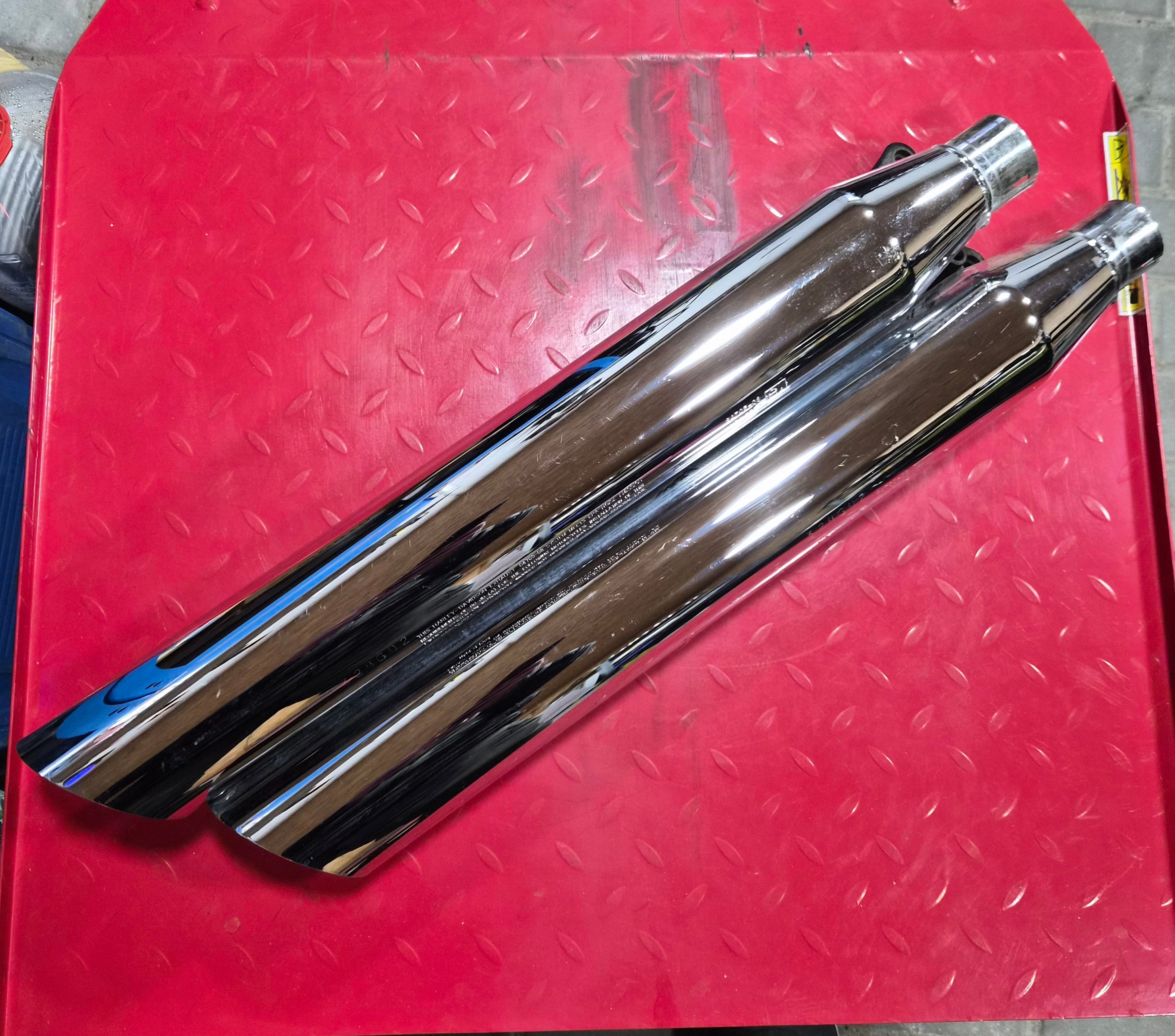 Harley Davidson FAT BOB Auspufftöpfe chrom gebraucht