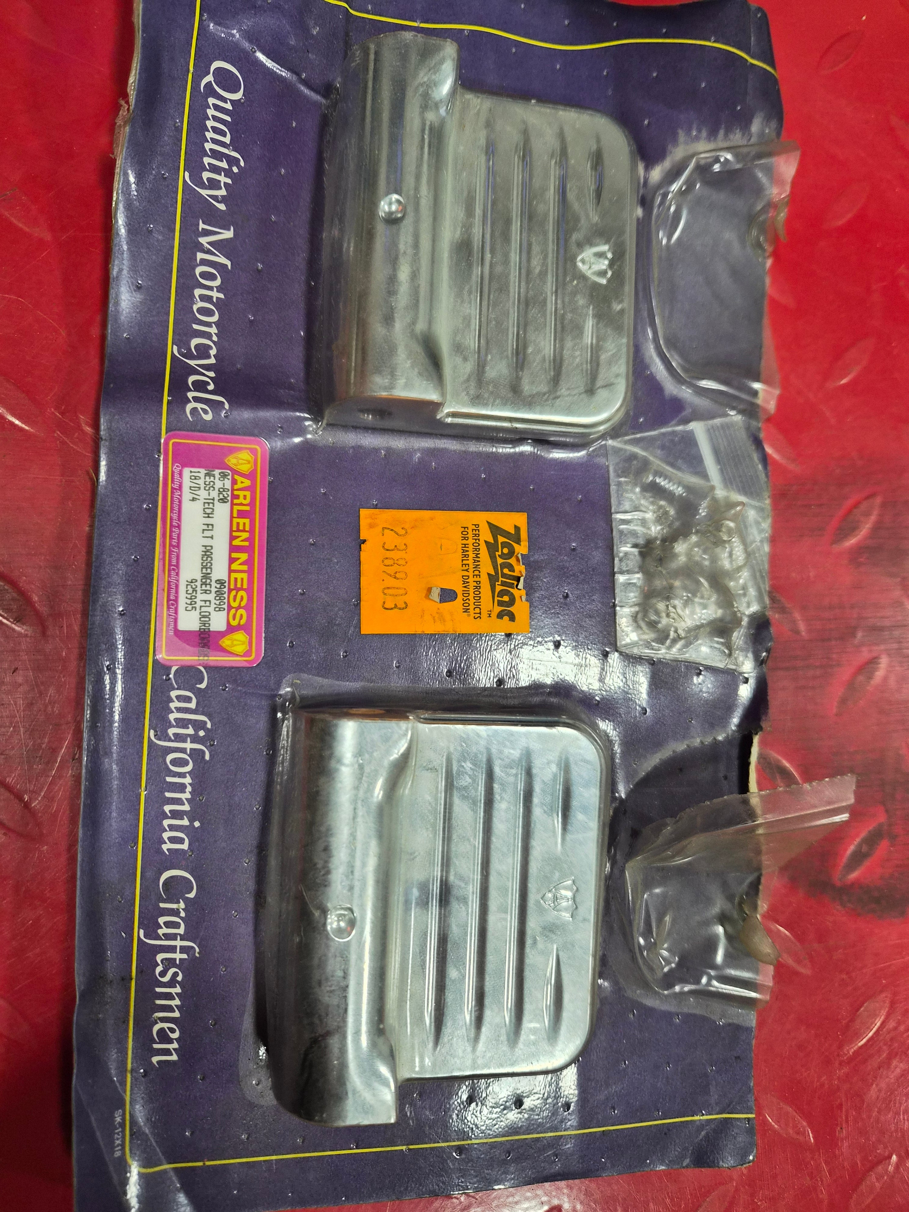 Harley Davidson ARLEN NESS Passenger Fussrasten Footpegs Alu NEW