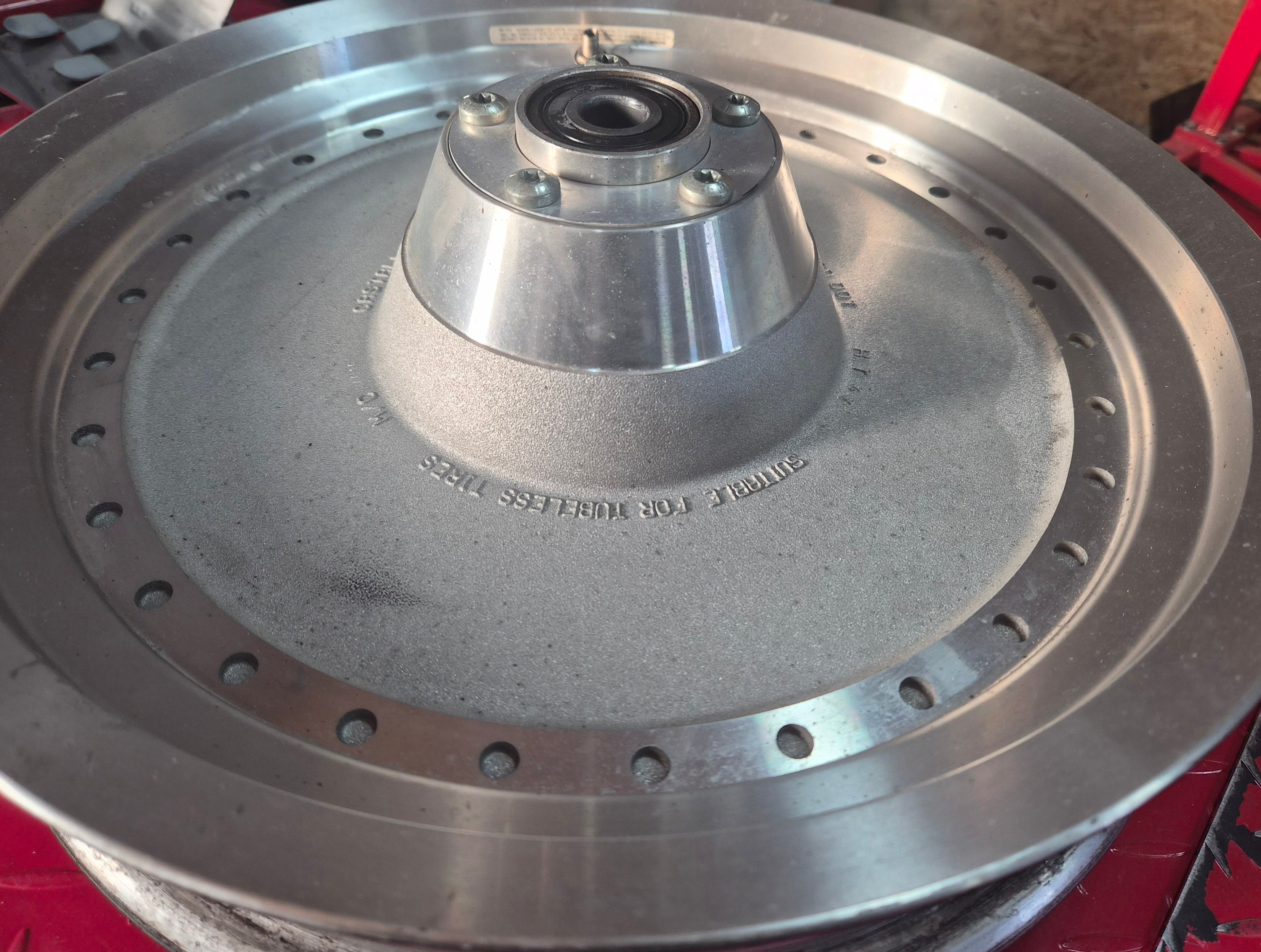 Harley Davidson FATBOY Felge vorne Silber gebraucht