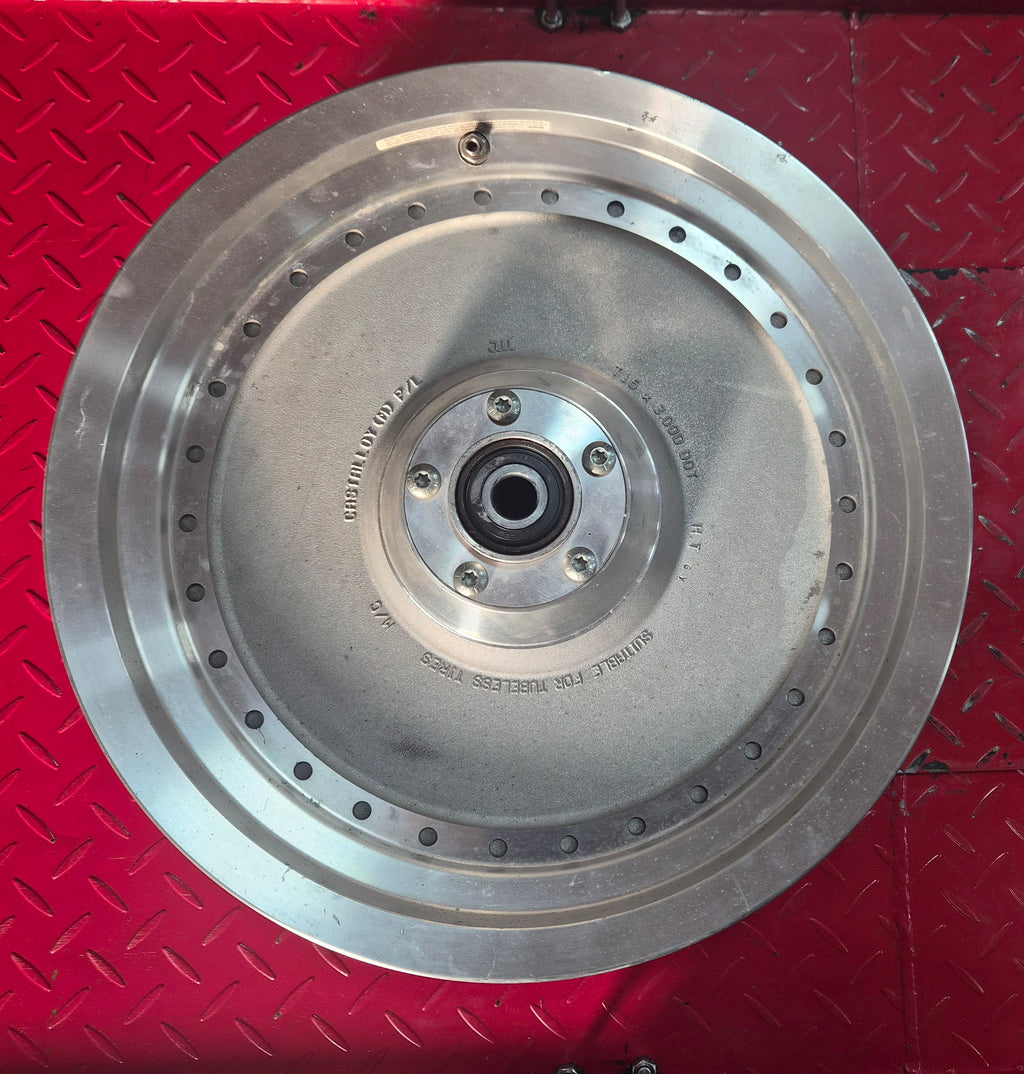 Harley Davidson FATBOY Felge vorne Silber gebraucht