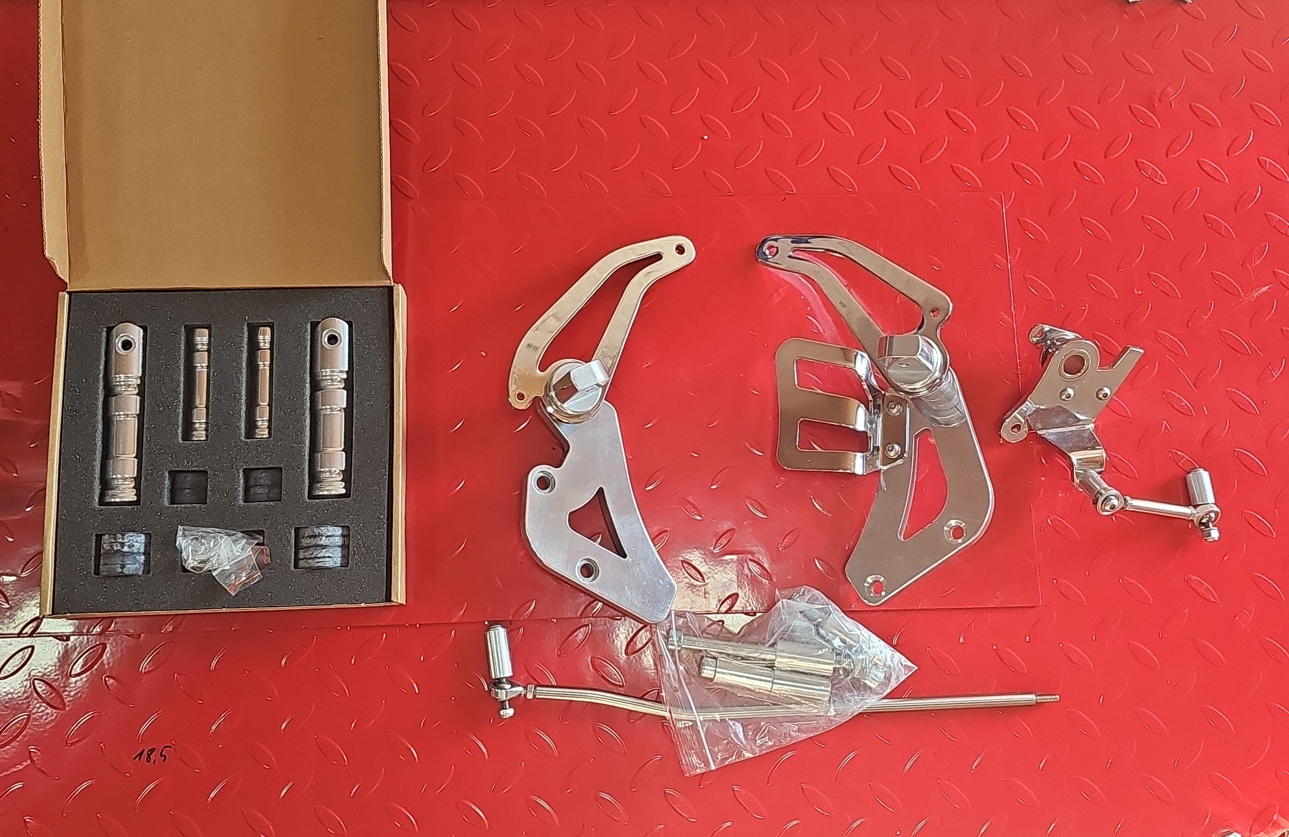 HONDA SHADOW VT 750 C4 Fussrastenanlage NEW