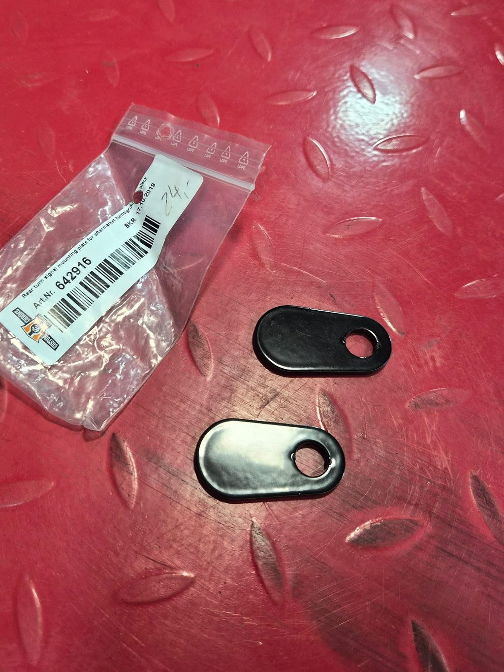 Harley Davidson Rear Turnsignal mounting plate schwarz NEW